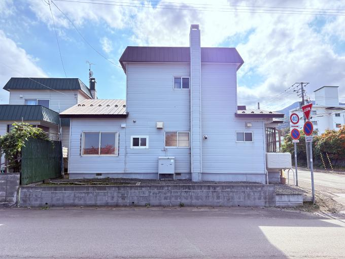 徒歩4分圏内にスーパーやコンビニ、バス停が揃う便利な立地 徒歩4分圏内にスーパーやコンビニ、バス停が揃う便利な立地
