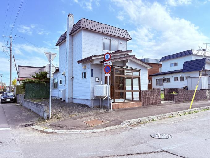 い物施設やバス停が徒歩4分圏内に揃う利便性の高さも魅力 い物施設やバス停が徒歩4分圏内に揃う利便性の高さも魅力