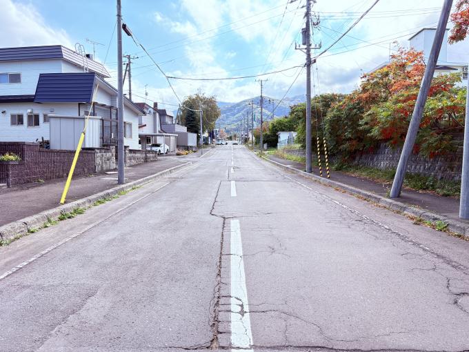 北西側は幅員約12.50~37.80mの公道に接道 北西側は幅員約12.50~37.80mの公道に接道