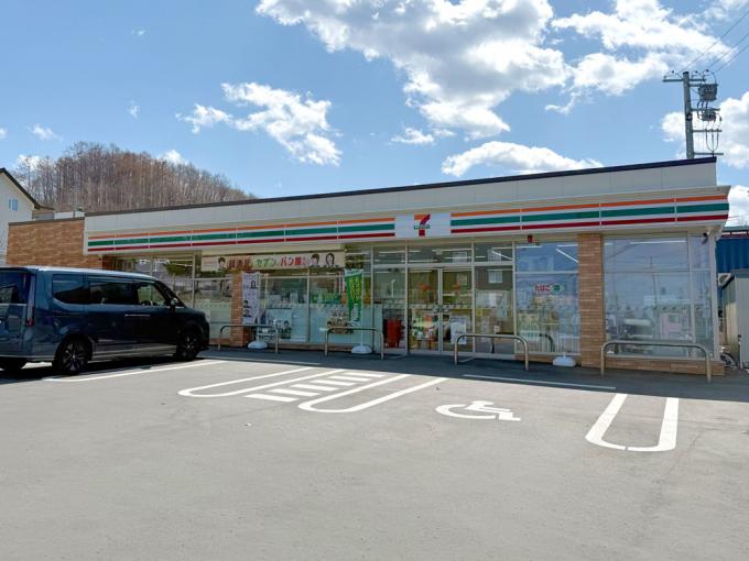 セブンイレブン 札幌常盤4条 徒歩12分(950m) セブンイレブン 札幌常盤4条 徒歩12分(950m)