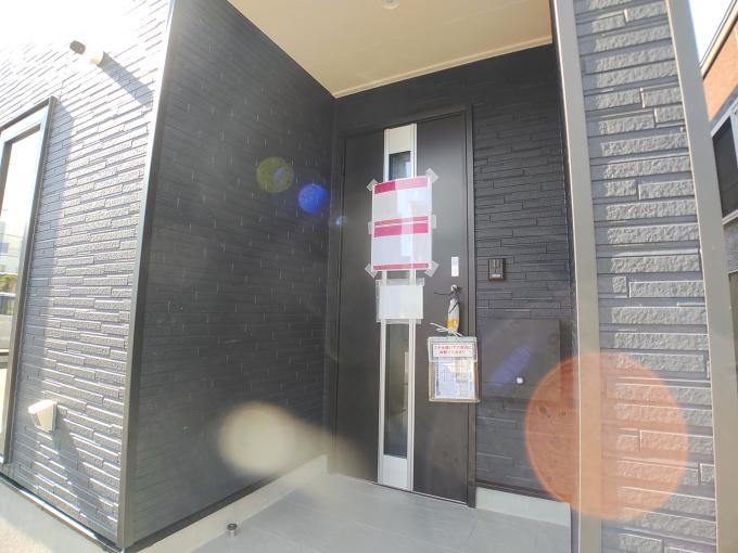 １号棟玄関外観
