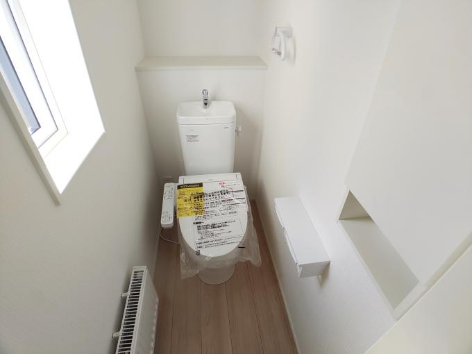 トイレにも採光窓有り トイレにも採光窓有り