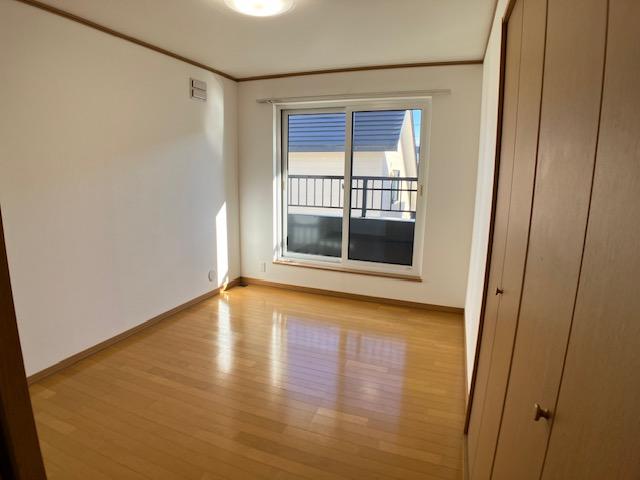2階洋室6帖(バルコニーがあります) 2階洋室6帖(バルコニーがあります)
