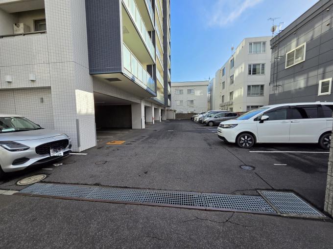 【駐車場】 【駐車場】