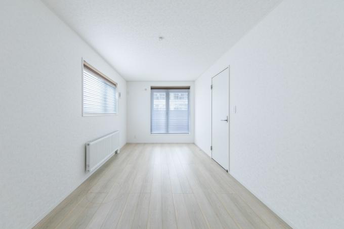 2階、約8.2帖の洋室です。南・東向きの二面採光です 2階、約8.2帖の洋室です。南・東向きの二面採光です