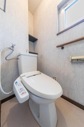 2階・温水暖房便座付きトイレです 2階・温水暖房便座付きトイレです