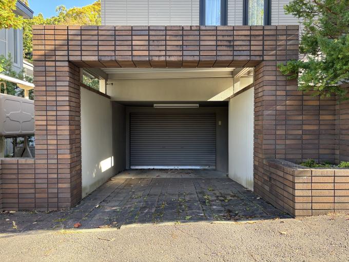 屋根付き　駐車場