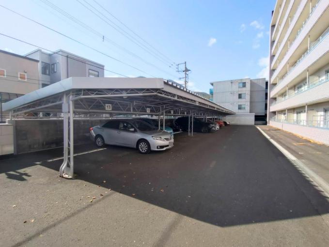 【駐車場】 【駐車場】