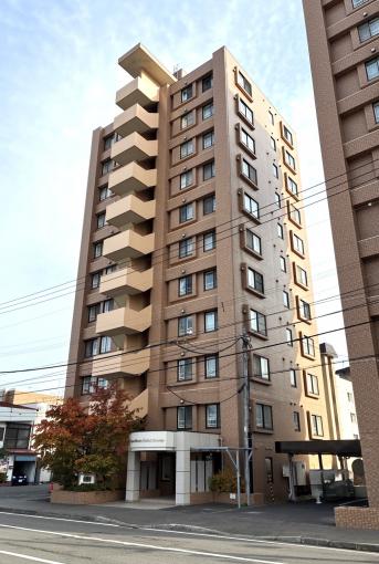 徒歩10分圏内に複数の商業施設、小・中学校も揃います